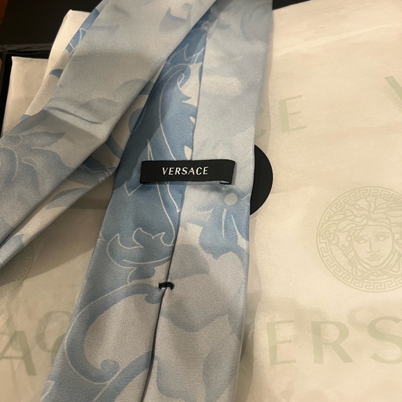 VERSACE TIE - Picture 3 of 4